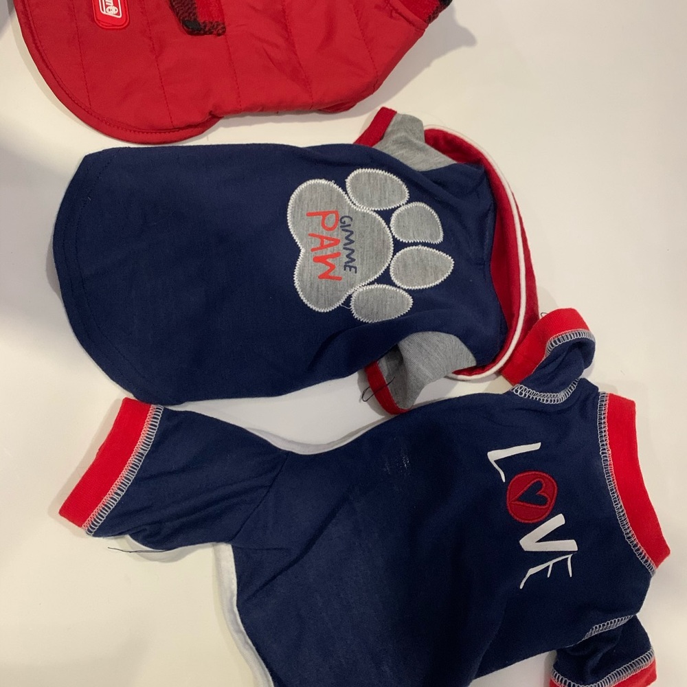 Pet clothes